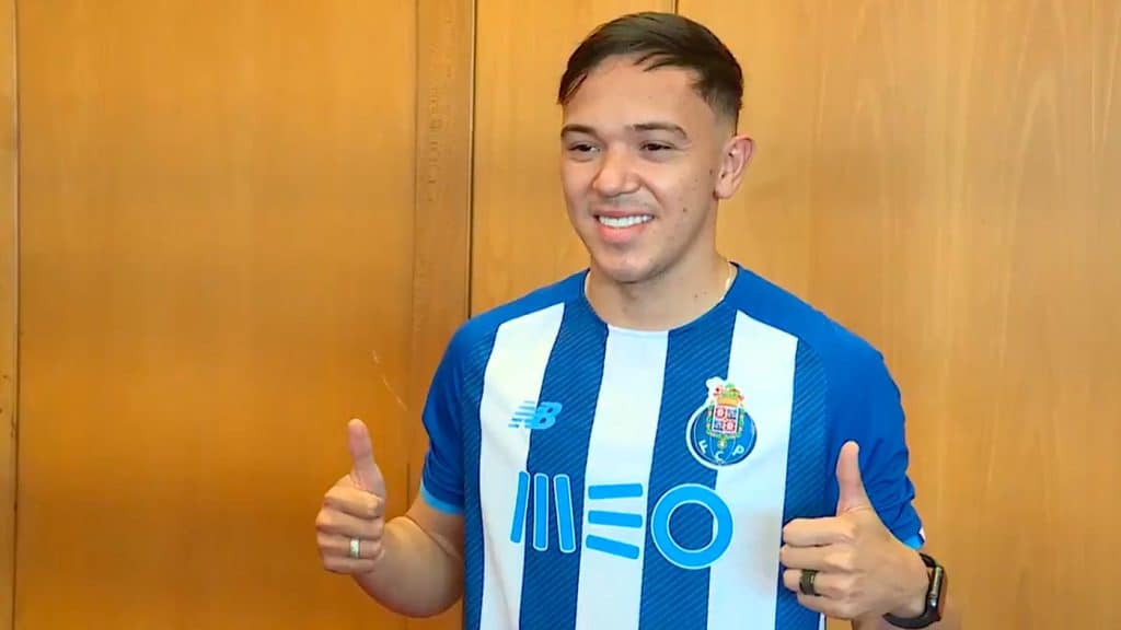 Pepê desembarca em Portugal mandando recado aos torcedores do Porto