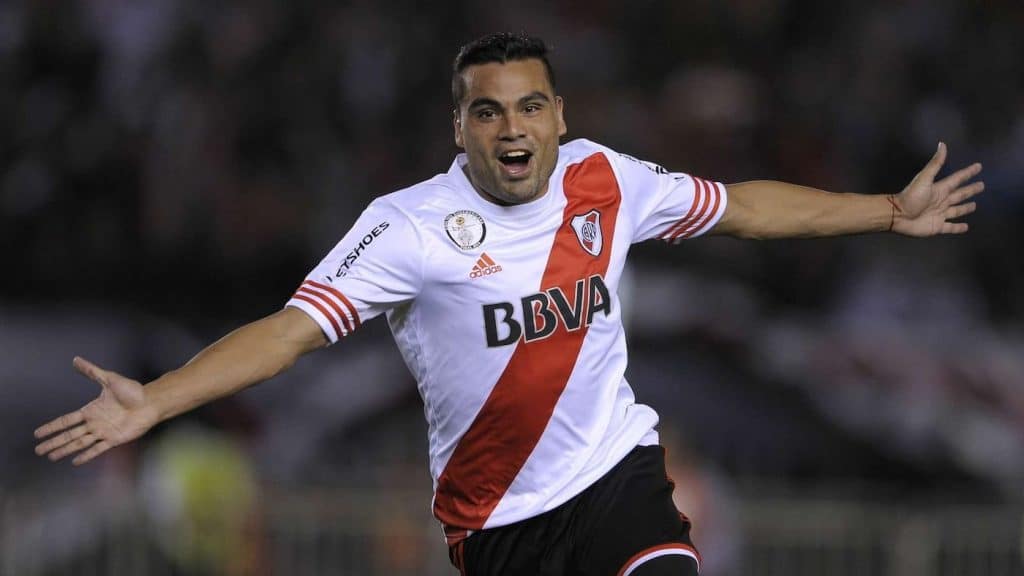 Inter anuncia oficialmente a chegada de Gabriel Mercado