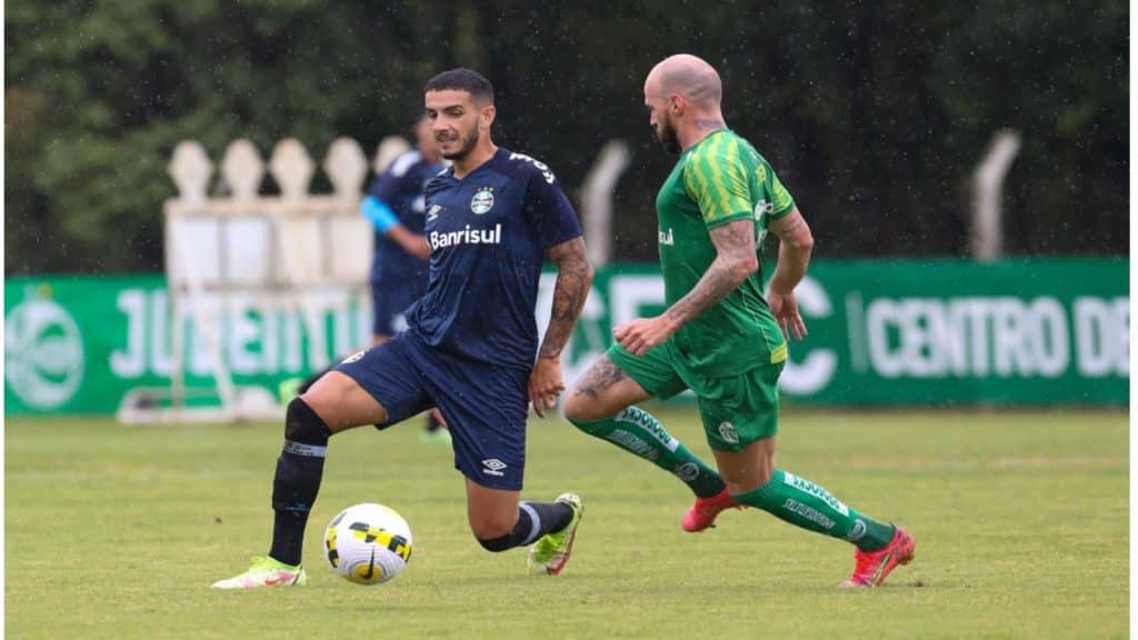Grêmio promove a subida do volante Gazão ao plantel profissional