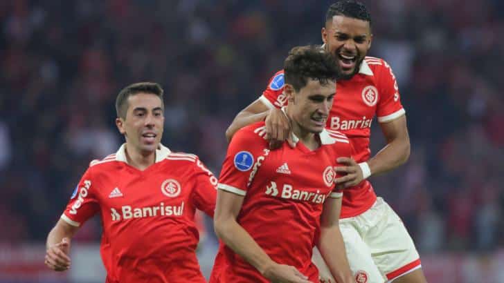 Internacional x Botafogo: onde assistir ao vivo, horário e escalações