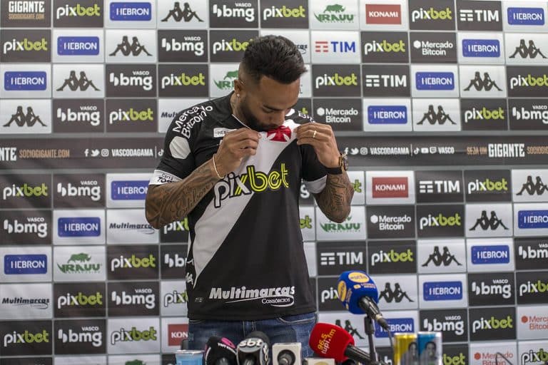 Alex Teixeira é apresentado no Vasco