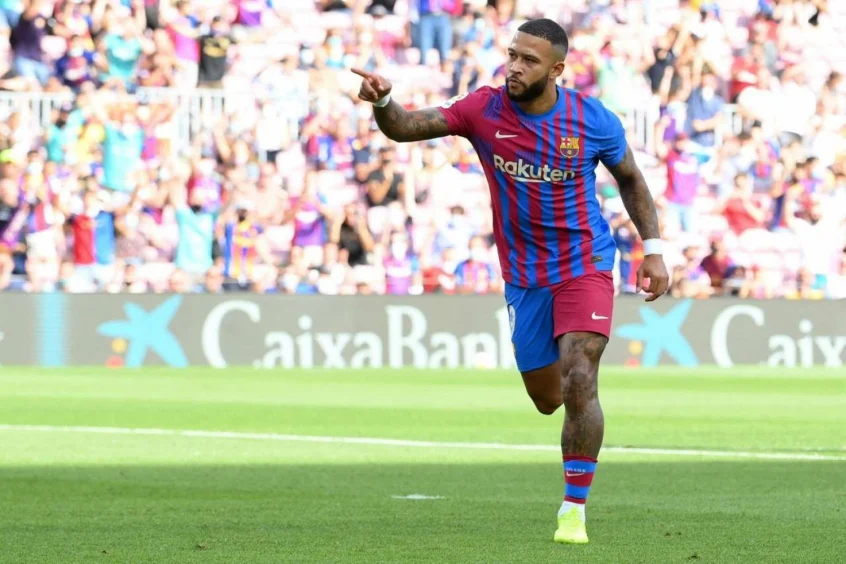 Memphis Depay tem ofertas da Premier League para deixar Barcelona