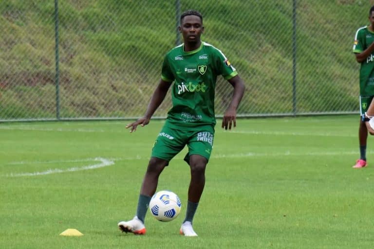 Kaw&ecirc;, do Am&eacute;rica-MG, est&aacute; pr&oacute;ximo de um acerto com o RB Bragantino