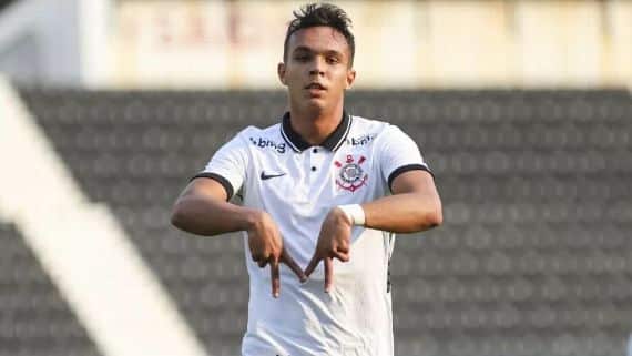 Corinthians vence concorrência da Europa e compra Giovane