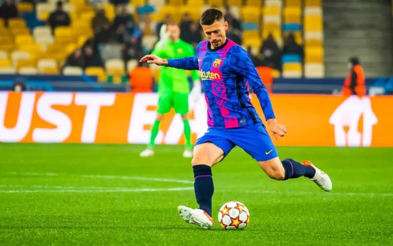 Barcelona empresta Cl&eacute;ment Lenglet ao Tottenham at&eacute; Junho de 2023