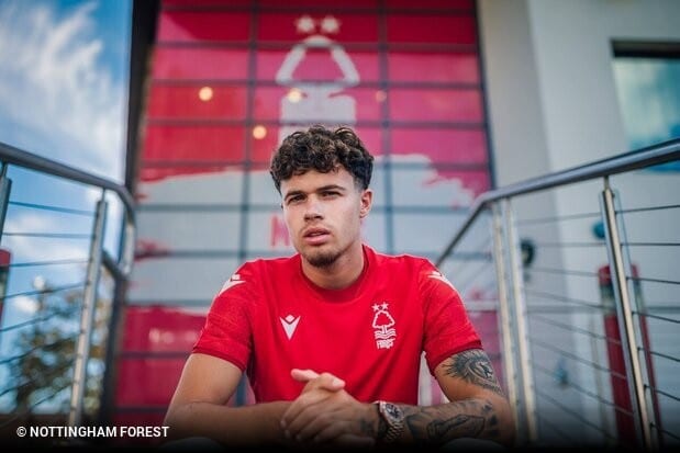 Neco Williams, ex-Liverpool, é contratado pelo Nottingham Forest
