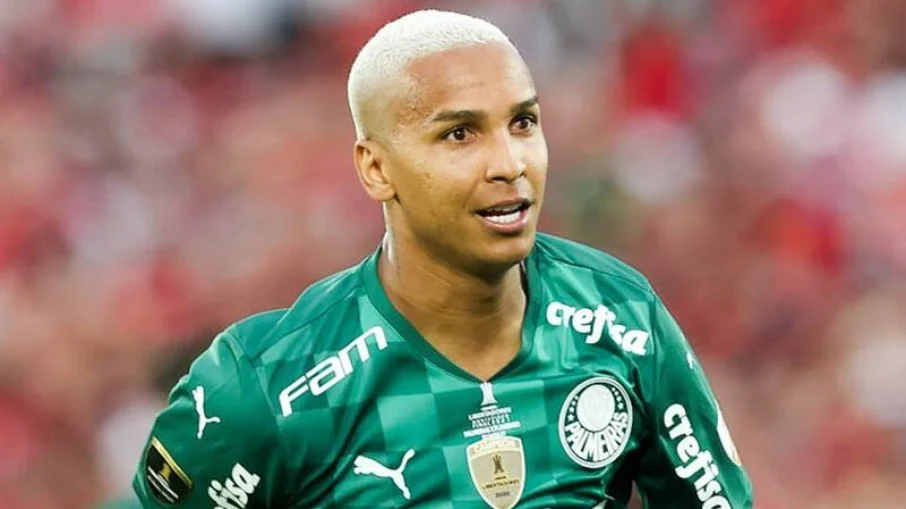 Atacante Deyverson acerta com Cuiabá