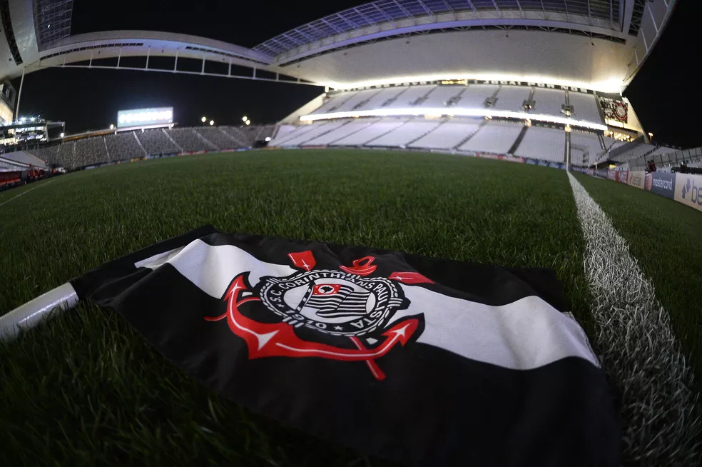Bandeira de escanteio do Corinthians - Foto destaque: Divulgação / Ettore Chiereguini / AGIF
