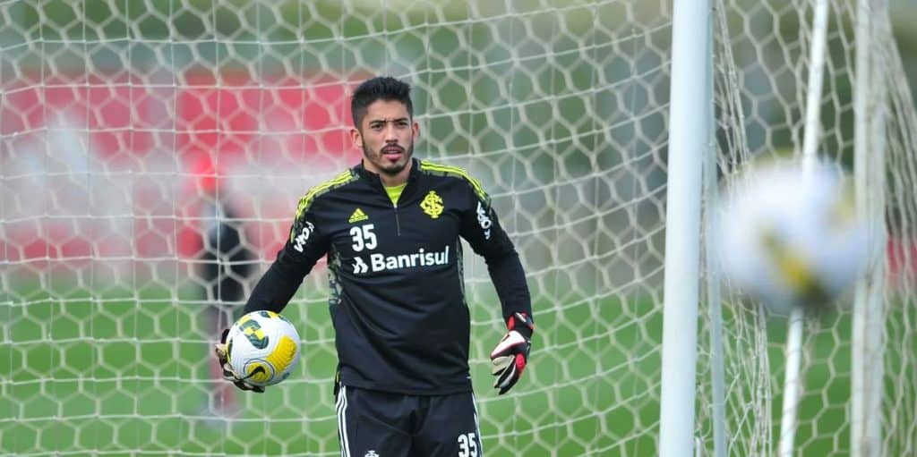 Daniel sofre trauma no olho direito e vira desfalque contra o Atlético-GO