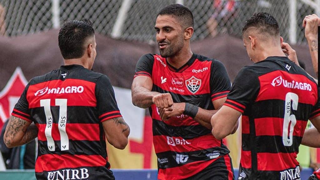 Série C: Vitória bate Figueirense e segue no rumo do acesso