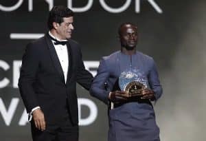 Artilheiro da Champions leva Bola de Ouro; veja outros prêmios