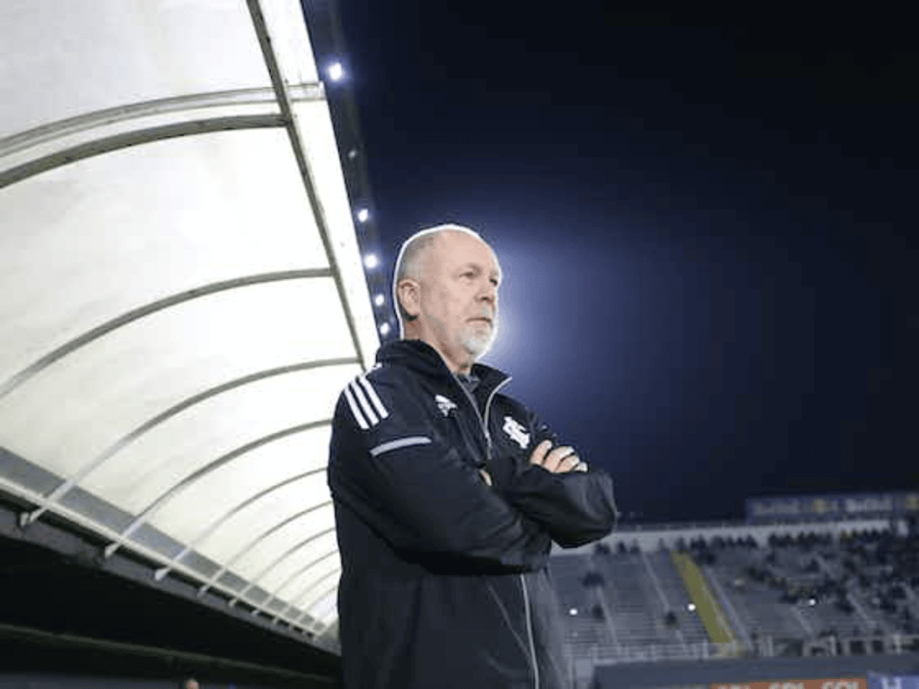 Saiba qual é ideia de Mano Menezes para experiente meio-campista do Internacional