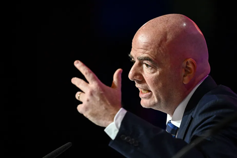 Presidente da FIFA acusa Europa de 'racismo' por críticas ao Catar Presidente da FIFA acusa Europa de 'racismo' por críticas ao Catar