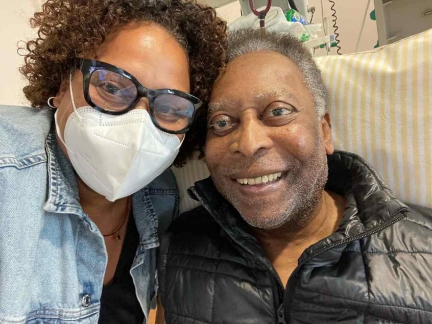 Pelé é internado e passa por exames em São Paulo; situação é delicada Pelé é internado e passa por exames em São Paulo; situação é delicada