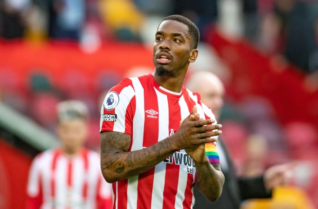 Ivan Toney, do Brentford, tentou amordaçar o The Sun no domingo ao revelar que enfrentou uma investigação de apostas Ivan Toney, do Brentford, tentou amordaçar o The Sun no domingo ao revelar que enfrentou uma investigação de apostas