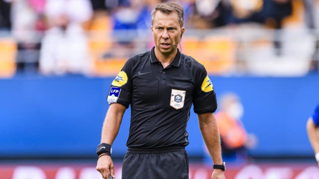 Árbitro francês morre durante treinamento