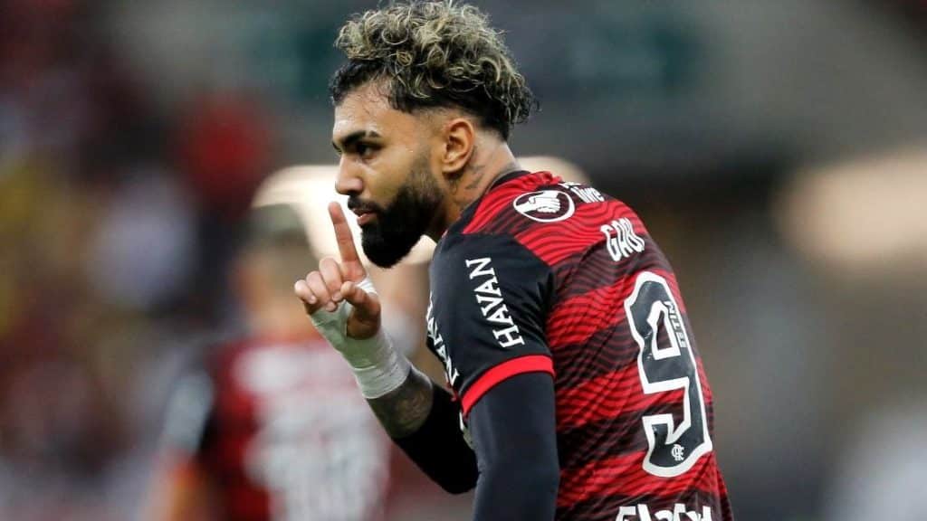 Cicinho detona fala de Gabigol: “Não é postura de atleta profissional”