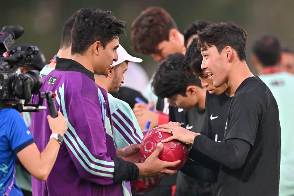 Seleção da Coreia do Sul realiza treino com voluntários no Catar