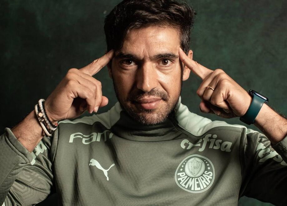 Abel Ferreira ganha prêmio de personalidade do ano