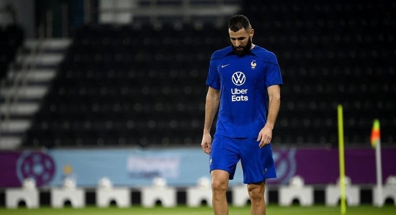 Técnico da França desmente retorno de Benzema