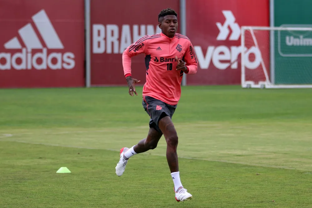 Internacional estuda alternativas para comprar um dos seus destaques no Brasileirão