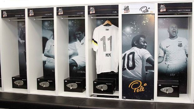 Presidente do Santos vai discutir chance de abrir armário de Pelé