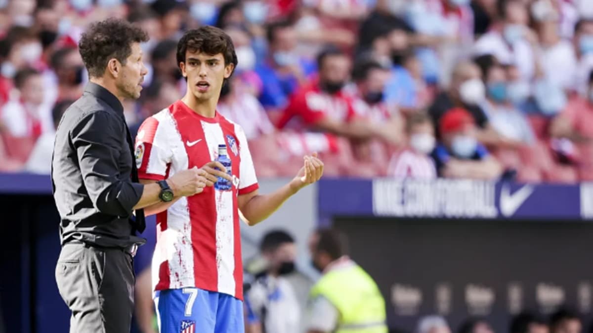Problemas entre Simeone e João Félix motivaram a operação no mercado da Bola. Foto: Reprodução / Twitter Problemas entre Simeone e João Félix motivaram a operação no mercado da Bola. Foto: Reprodução / Twitter