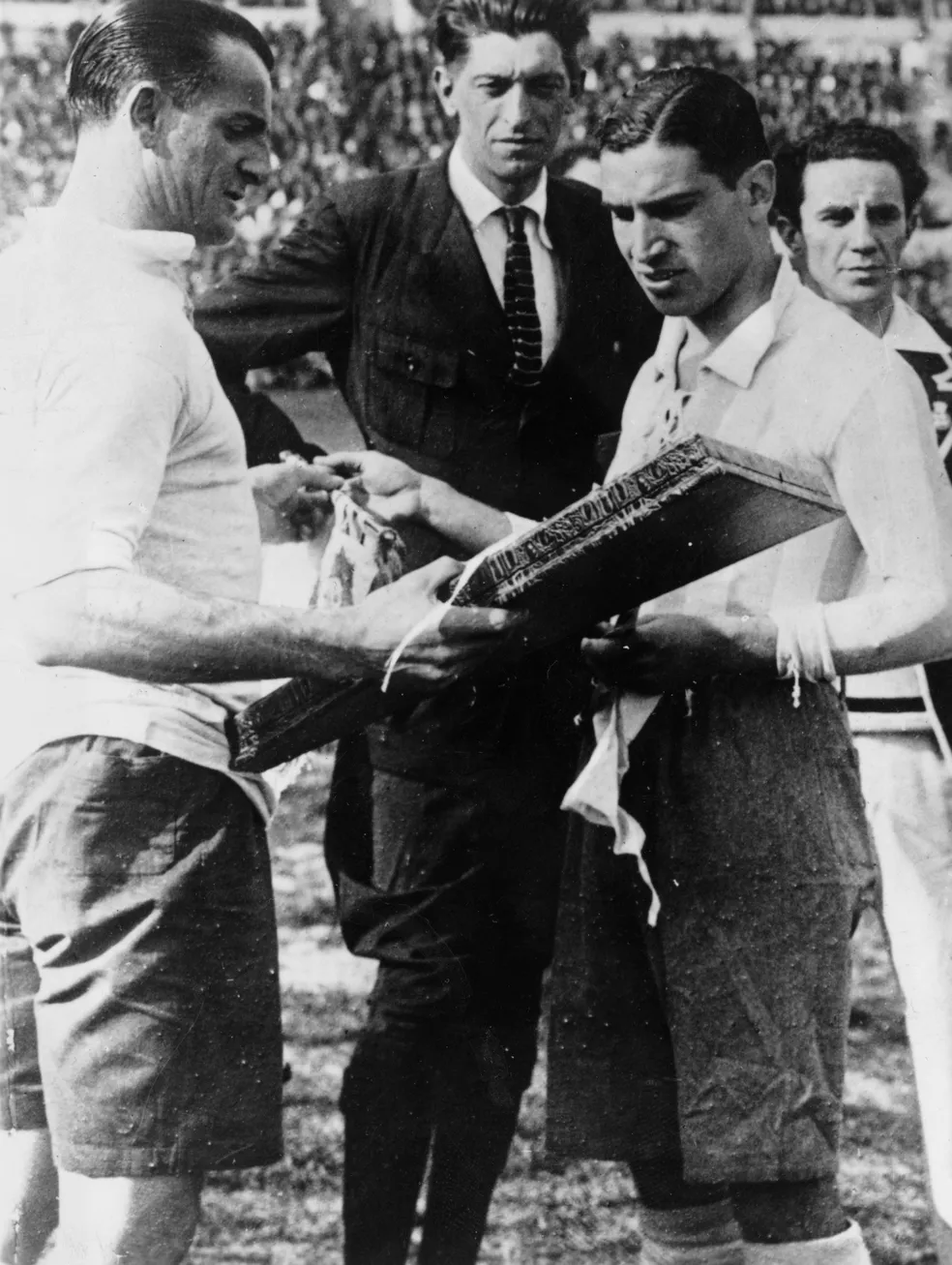 Nasazzi, à esquerda, durante a Copa do Mundo de 1930 Nasazzi, à esquerda, durante a Copa do Mundo de 1930