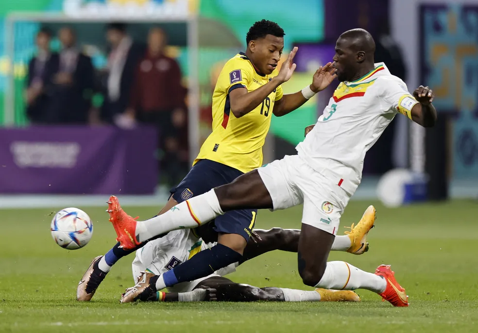 FIFA abre investigação e deve multar Senegal após jogadores faltarem coletiva FIFA abre investigação e deve multar Senegal após jogadores faltarem coletiva