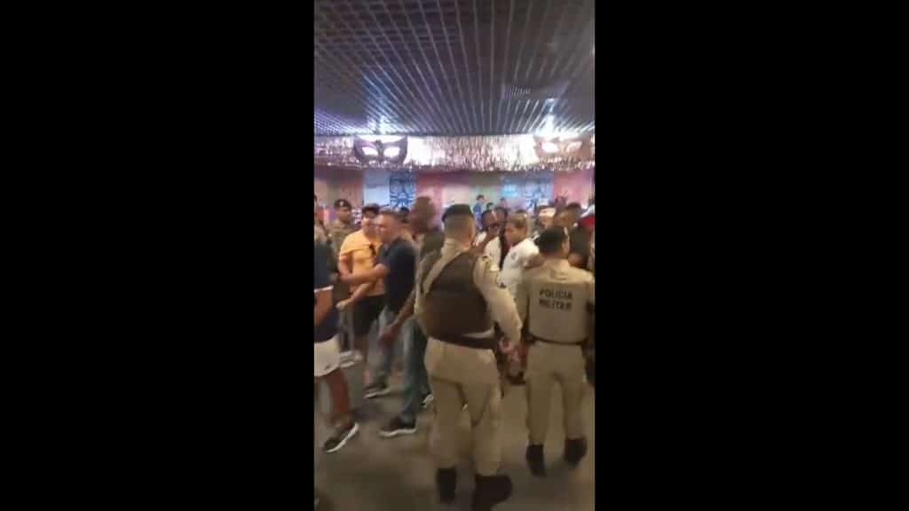 Após goleada, jogador do Bahia é agredido por torcedor