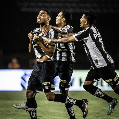 Após quatro meses, Santos volta a vencer a segunda partida seguida