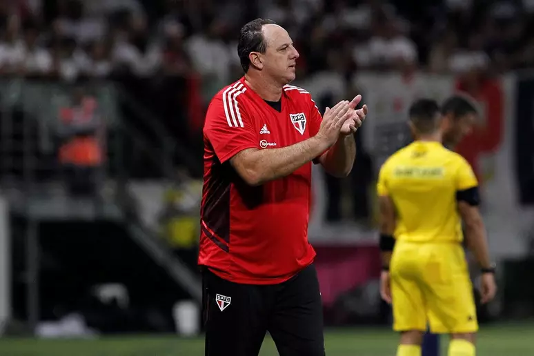 VAI MUDAR? Pela 1ª vez, Casares fala sobre mudança no comando do São Paulo