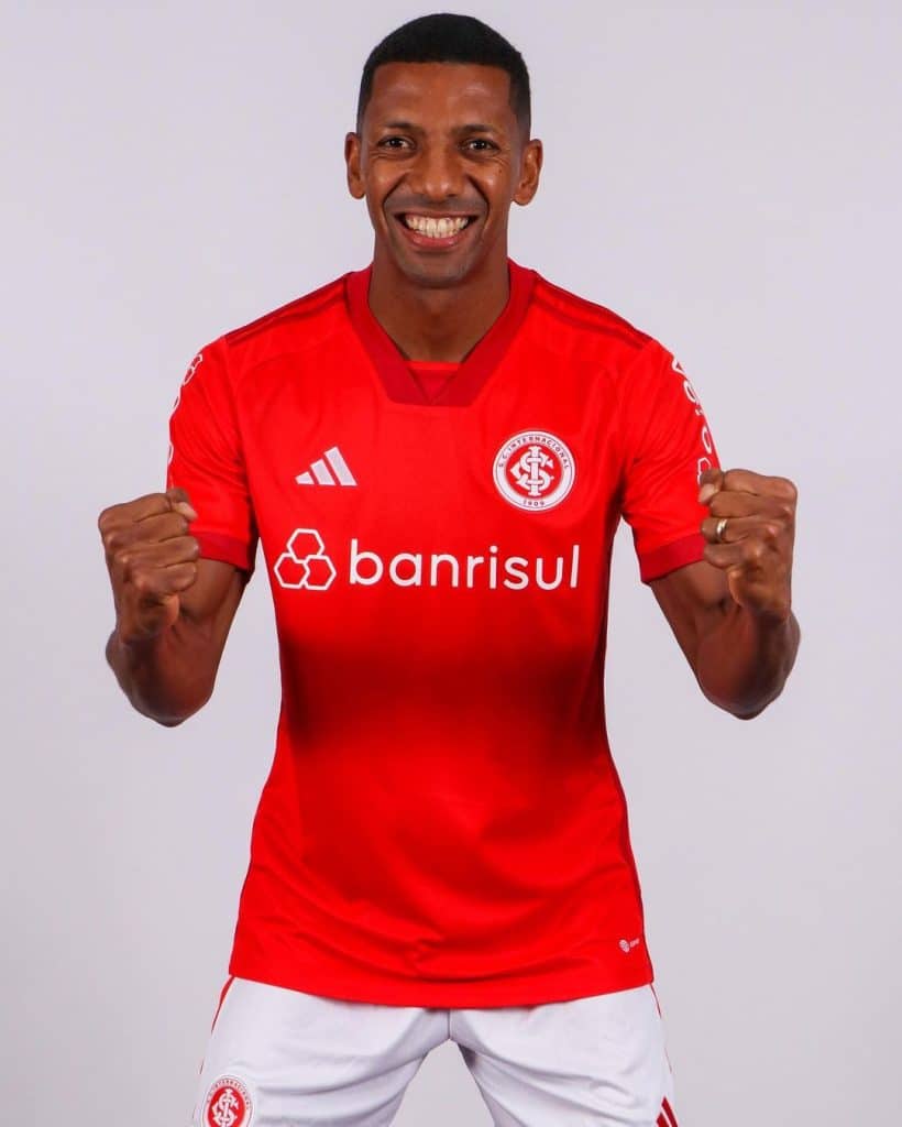 Internacional oficializa contratação de destaque do Gauchão