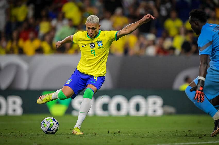 TEM FARO DE GOL! Richarlison tem números inferiores a craque do Senegal