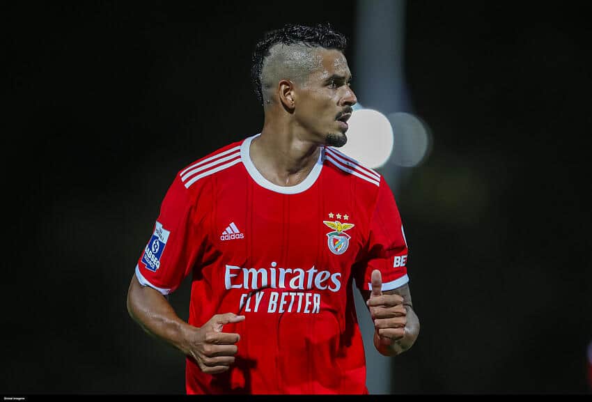 Perto do Corinthians! Carreira e números de Lucas Veríssimo