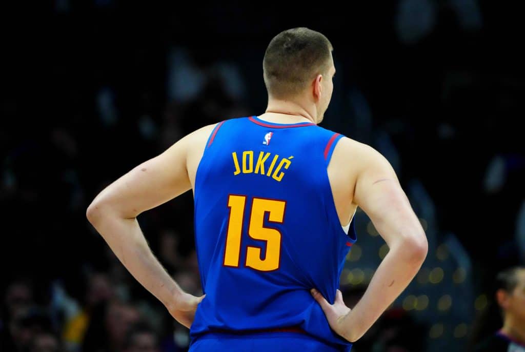 Qual o preço de uma camisa de basquete original?