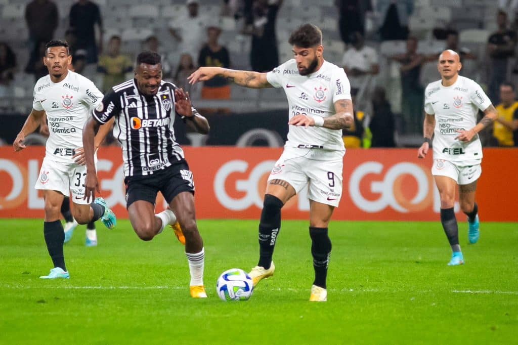 Craque do Corinthians faz mistério sobre futuro na equipe: "Se eu me sentir bem…"