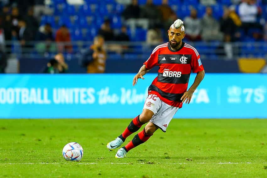 Ídolos do Colo-Colo disparam sobre saída de Vidal no Flamengo