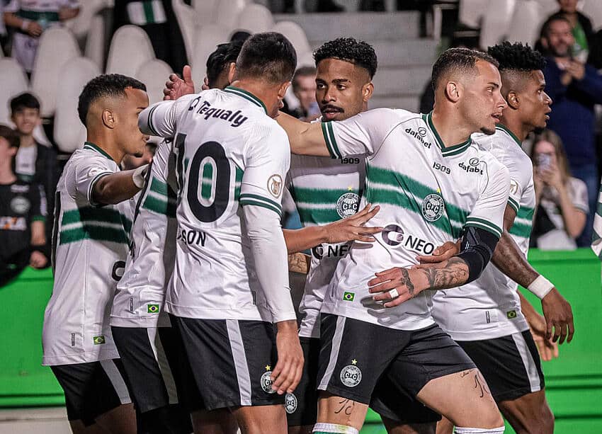 Reforços bombásticos: Coritiba surpreende com contratações internacionais de peso