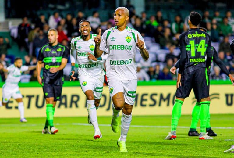 DIFERENCIADO! Deyverson atinge marca IMPRESSIONANTE com o Cuiab&aacute;