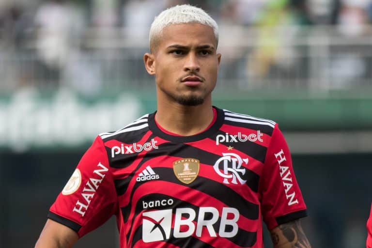 D&aacute; para recontratar Jo&atilde;o Gomes e ainda SOBRA: Flamengo separa CAMINH&Atilde;O DE DINHEIRO para dar nas m&atilde;os de Tite