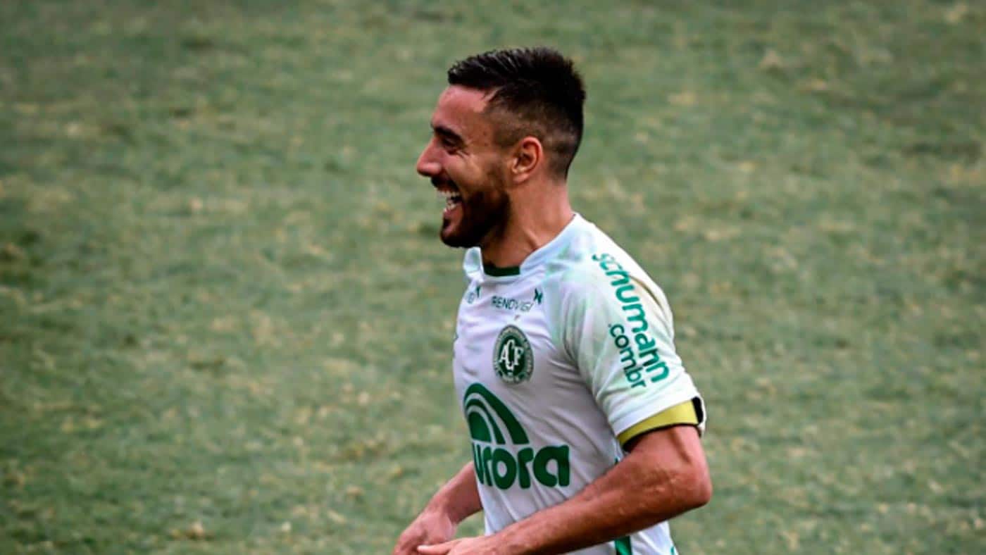 Símbolo de nova fase da Chapecoense, Alan Ruschel comemora temporada do acesso