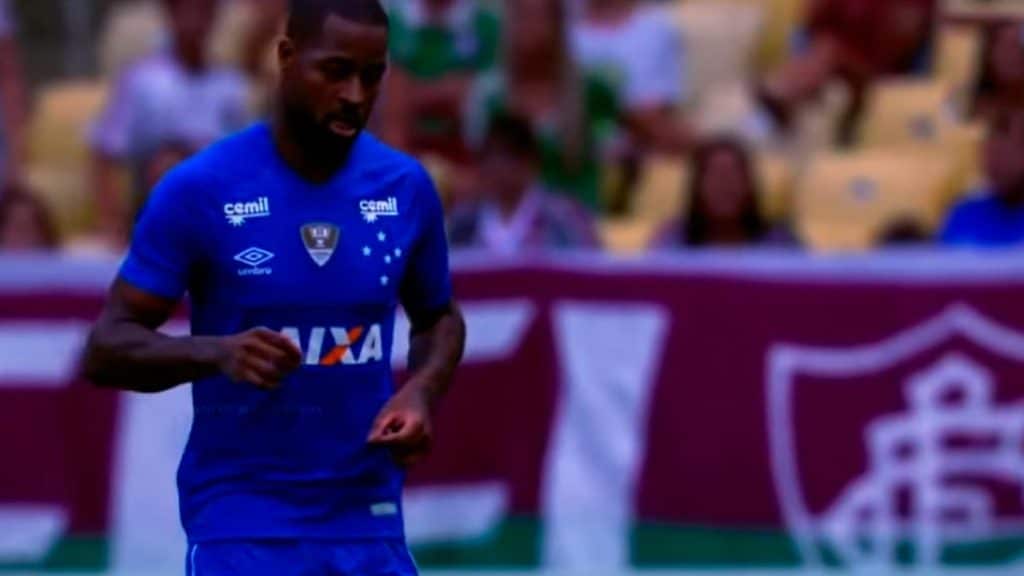 Após longa disputa judicial com o Cruzeiro, Dedé está livre no mercado