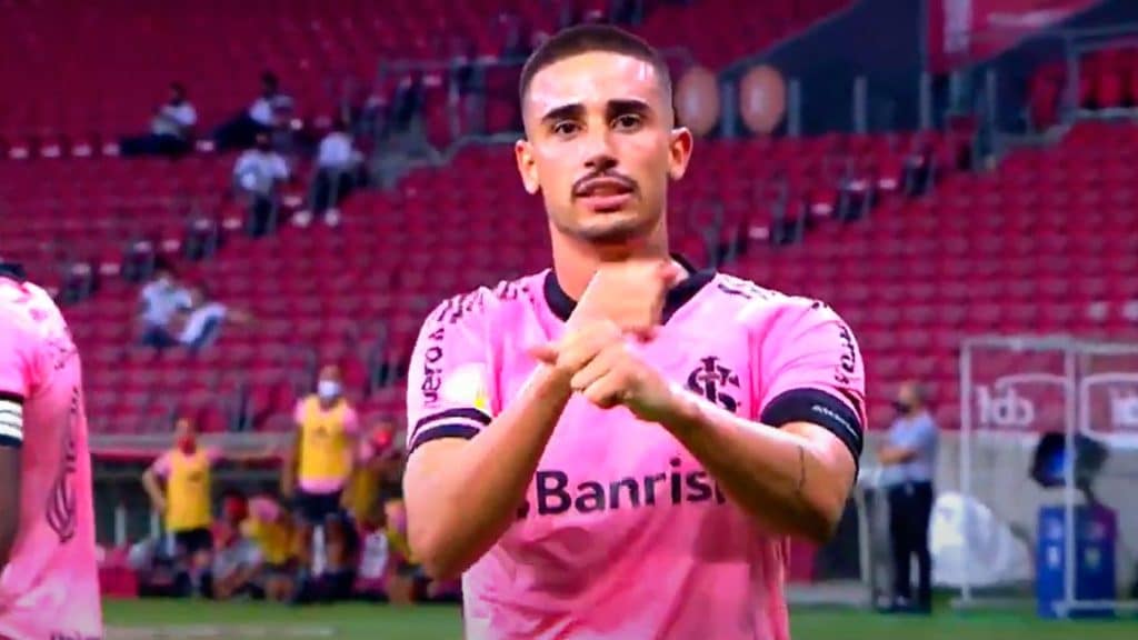 Inter pode facilitar saída de Thiago Galhardo para outro clube