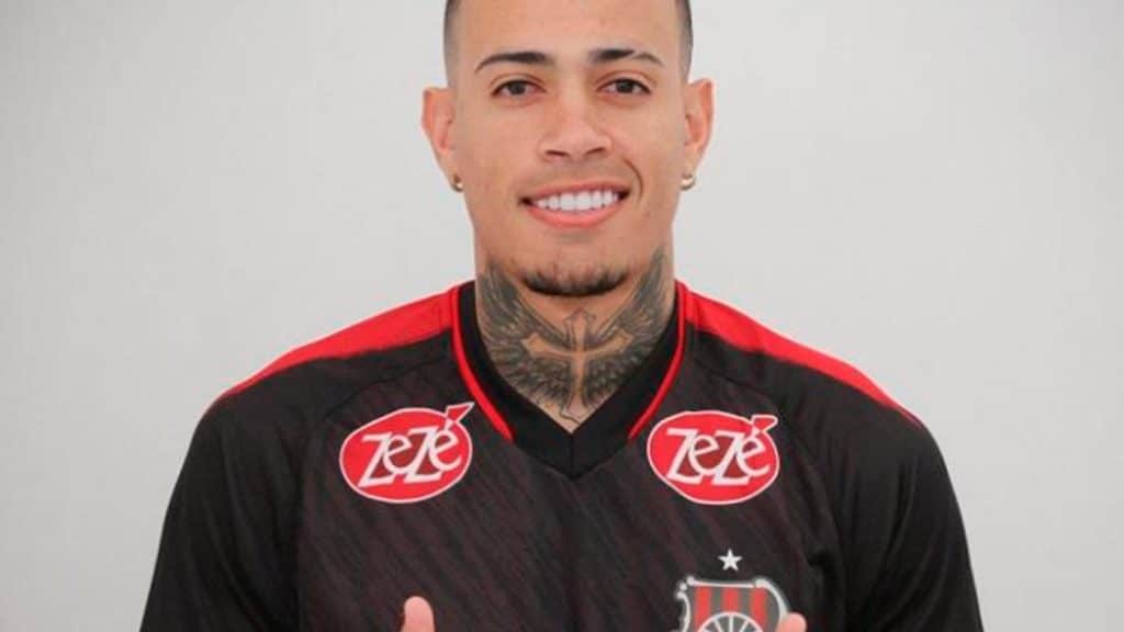 Reforço do Brasil de Pelotas, Patrick relembra primeiro gol como profissional