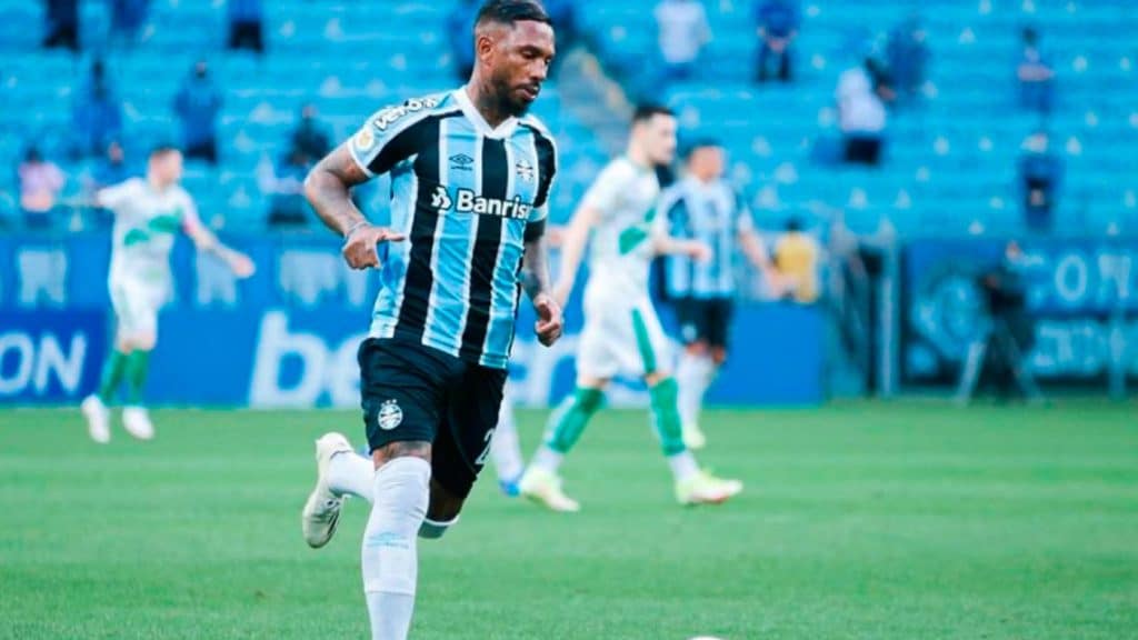 Paulo Miranda comenta sobre retorno ao time titular do Grêmio: “Estou pronto”