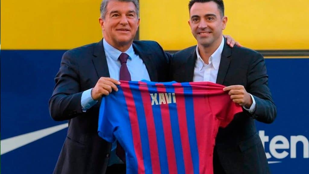 Xavi Hernández é apresentado como novo técnico do Barçelona