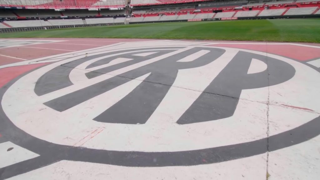 TRAGÉDIA! Torcedor cai de arquibancada em jogo do River Plate