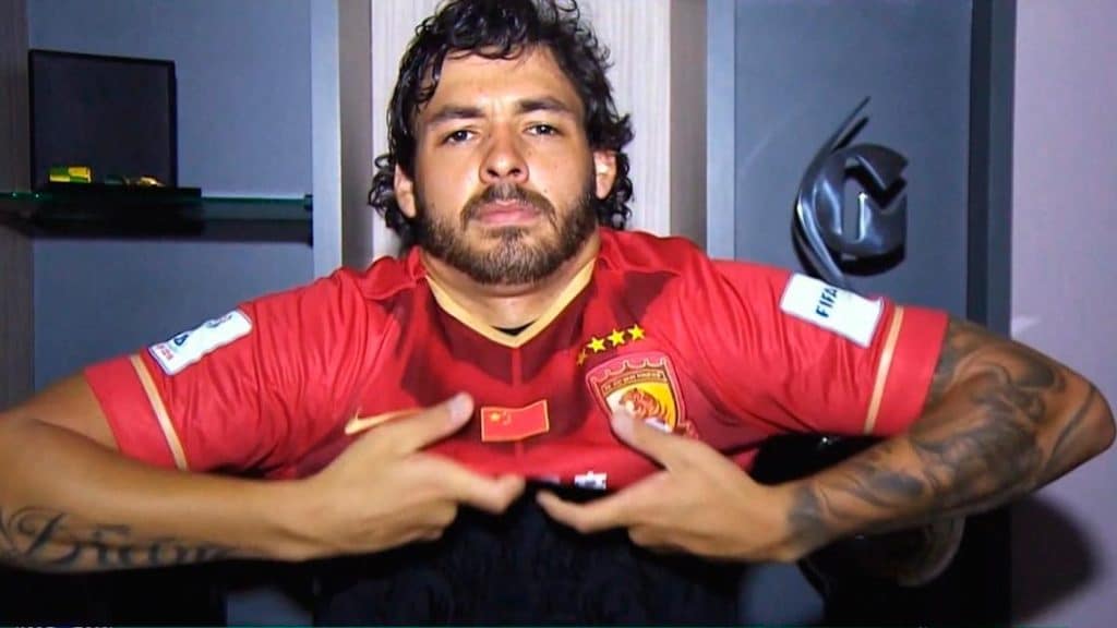 Após rescisão de contrato na China, Ricardo Goulart está de volta ao Brasil