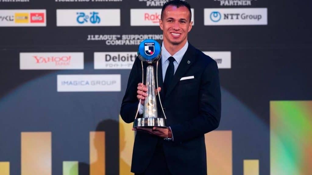 Melhor jogador da Liga, Leandro Damião é o MVP do Campeonato Japonês 2021